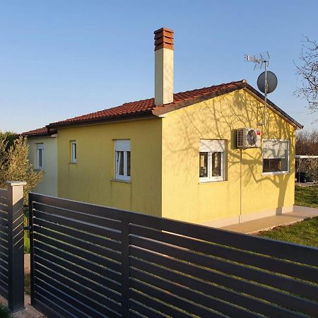 Holiday House Romi بولا المظهر الخارجي الصورة