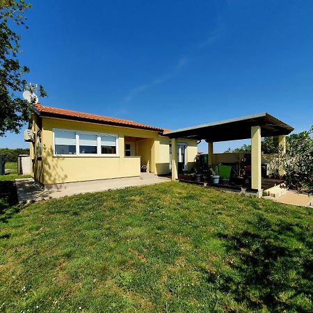 Holiday House Romi بولا المظهر الخارجي الصورة