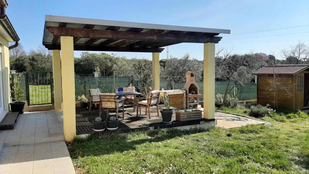 Holiday House Romi بولا المظهر الخارجي الصورة