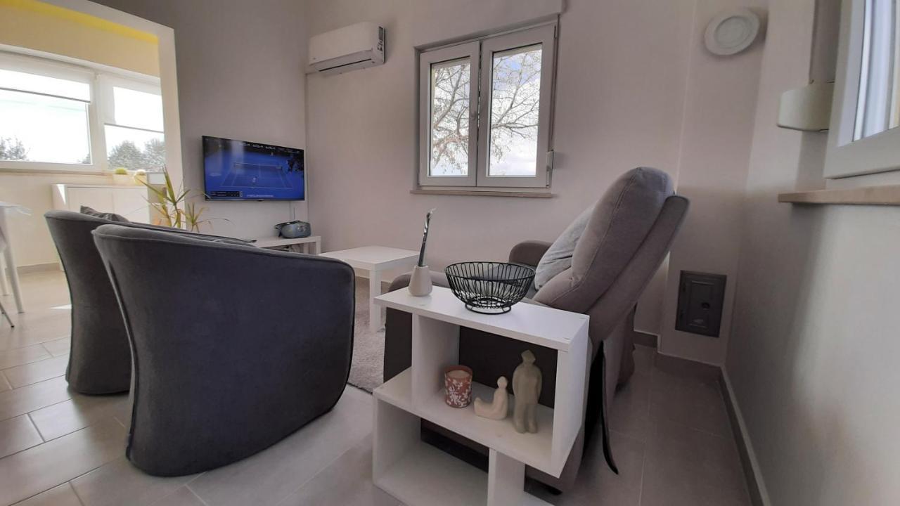 Holiday House Romi بولا المظهر الخارجي الصورة