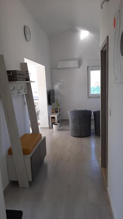 Holiday House Romi بولا المظهر الخارجي الصورة