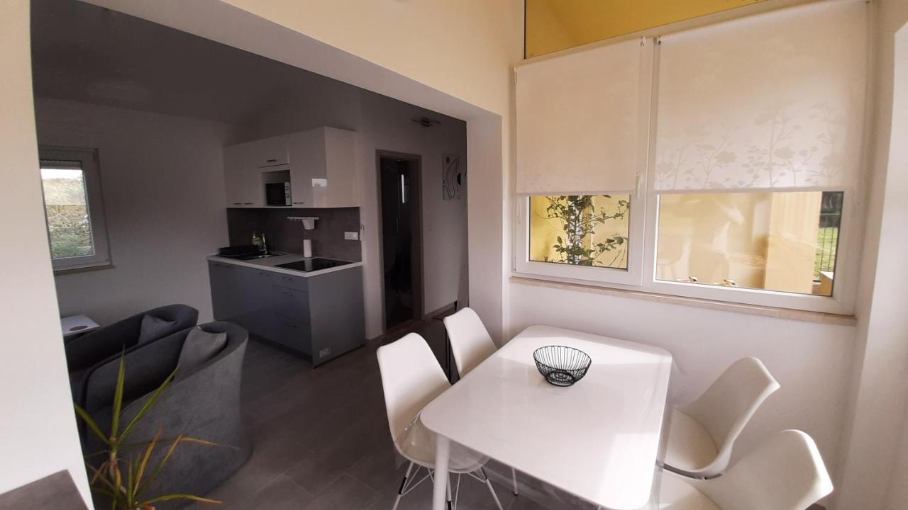 Holiday House Romi بولا المظهر الخارجي الصورة