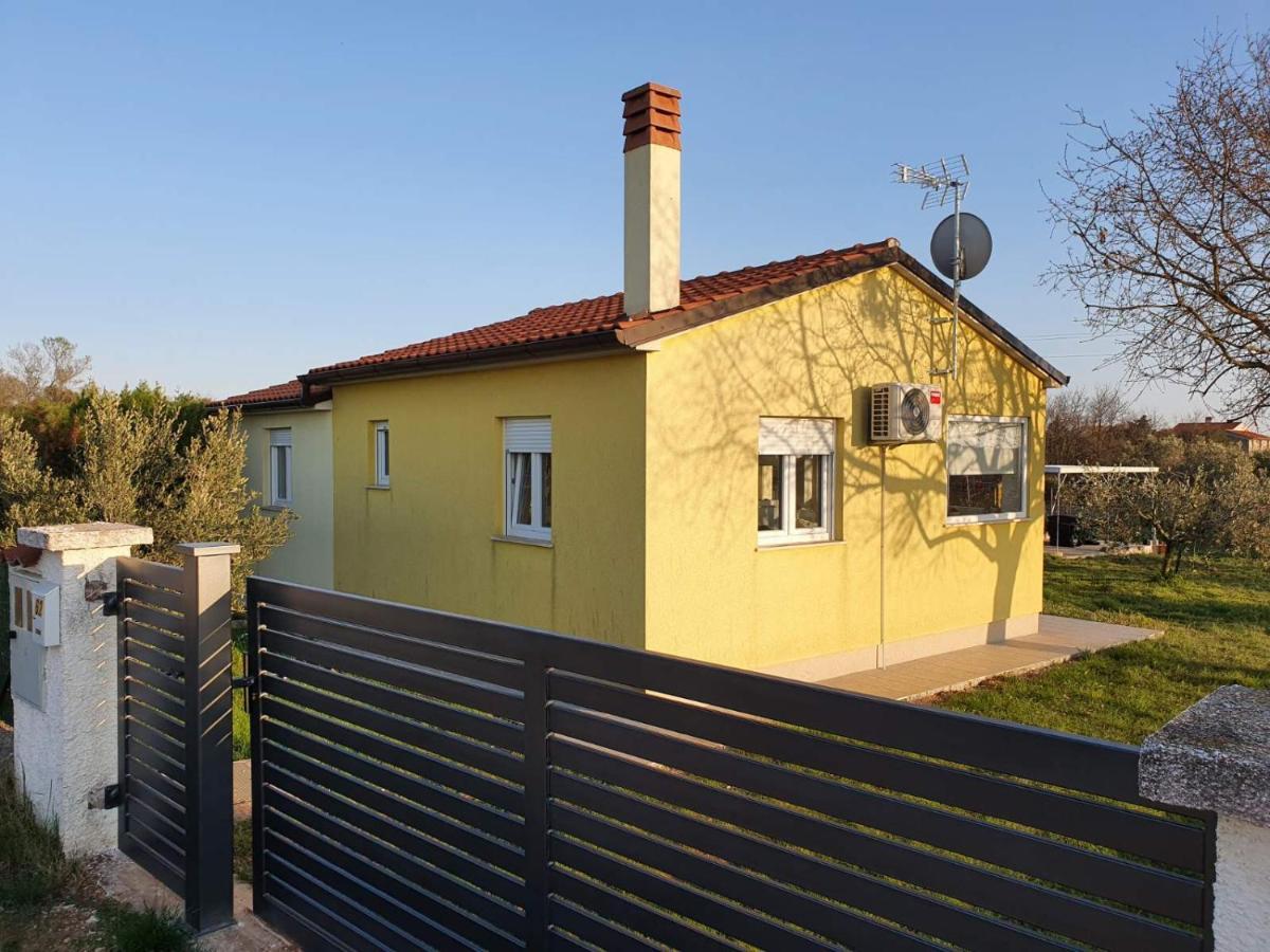Holiday House Romi بولا المظهر الخارجي الصورة