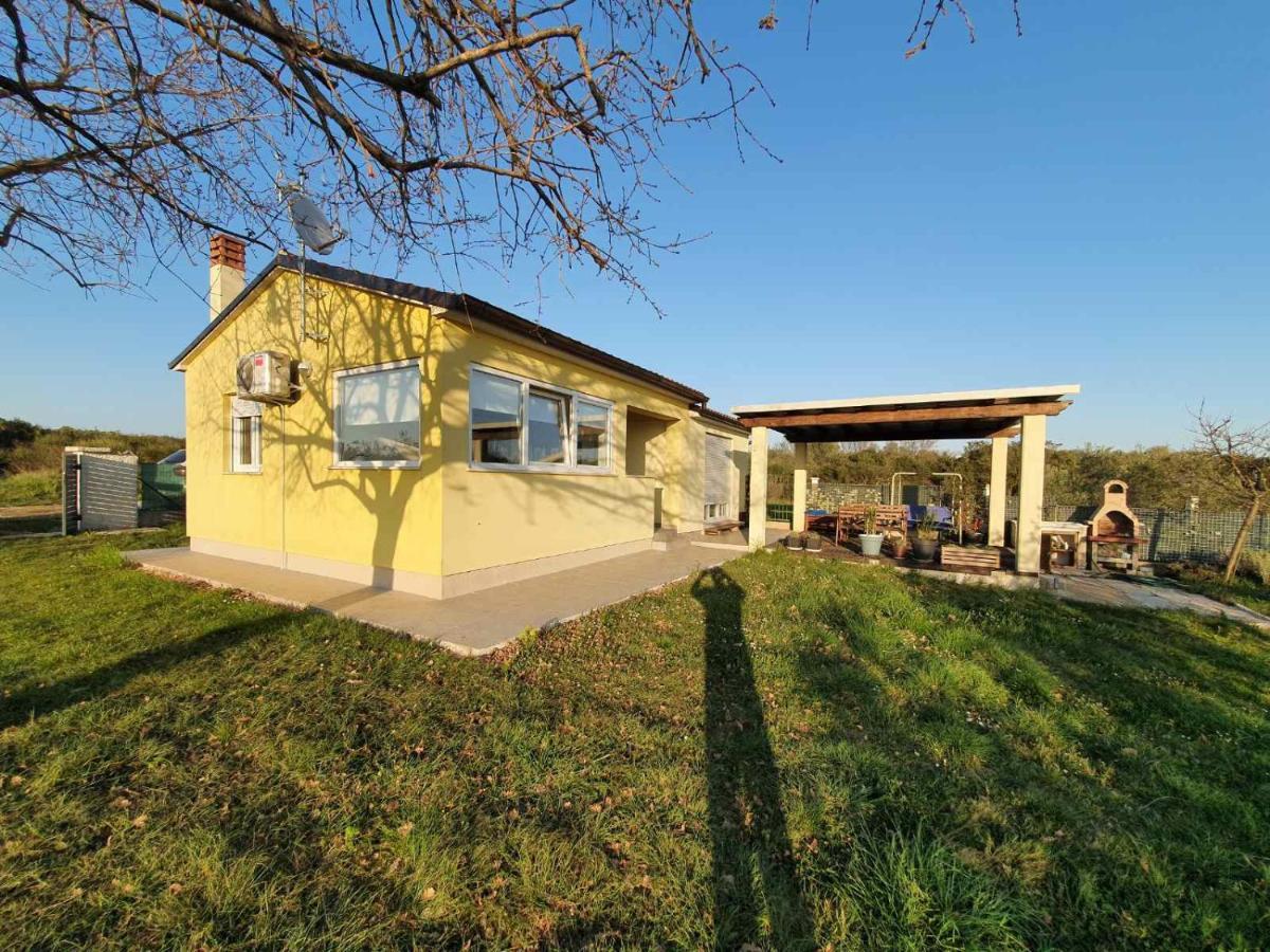Holiday House Romi بولا المظهر الخارجي الصورة
