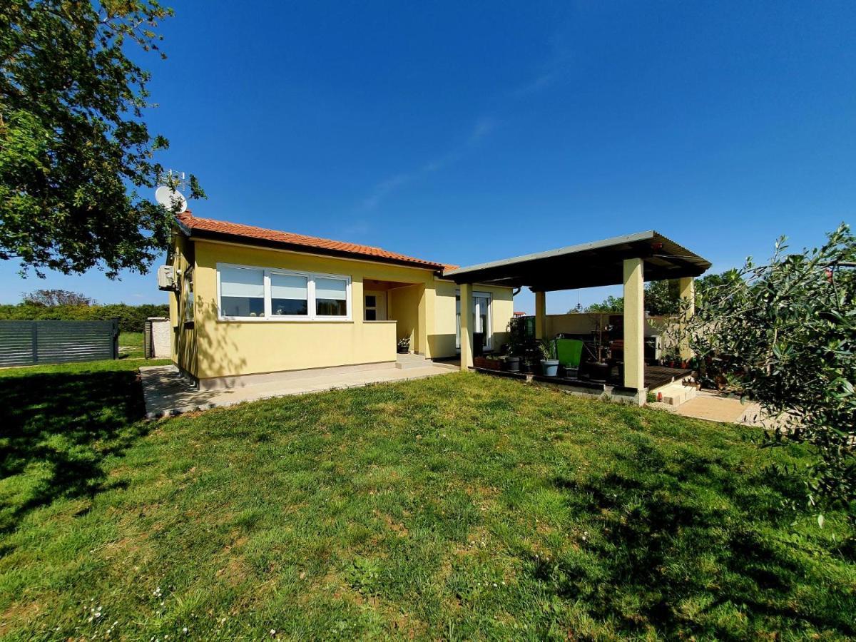 Holiday House Romi بولا المظهر الخارجي الصورة